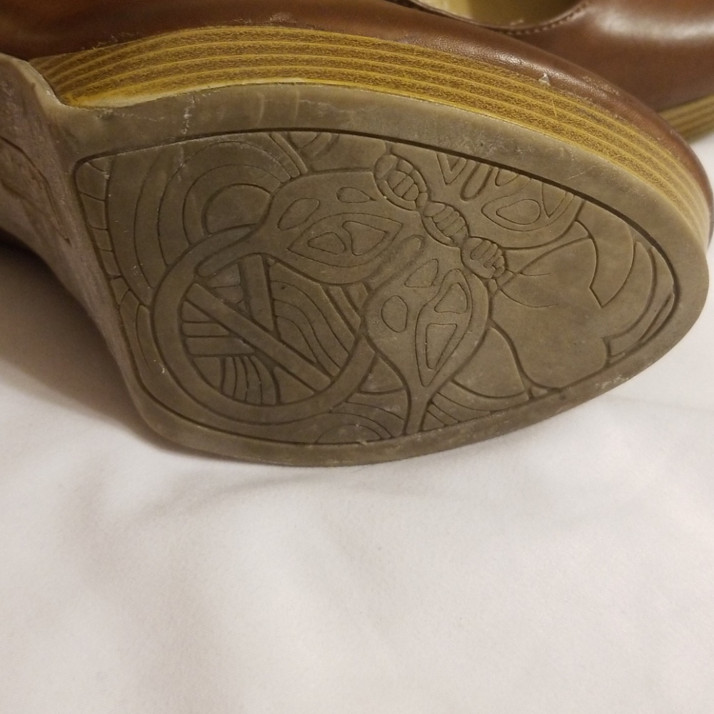 Heel - Picture 2 of 2